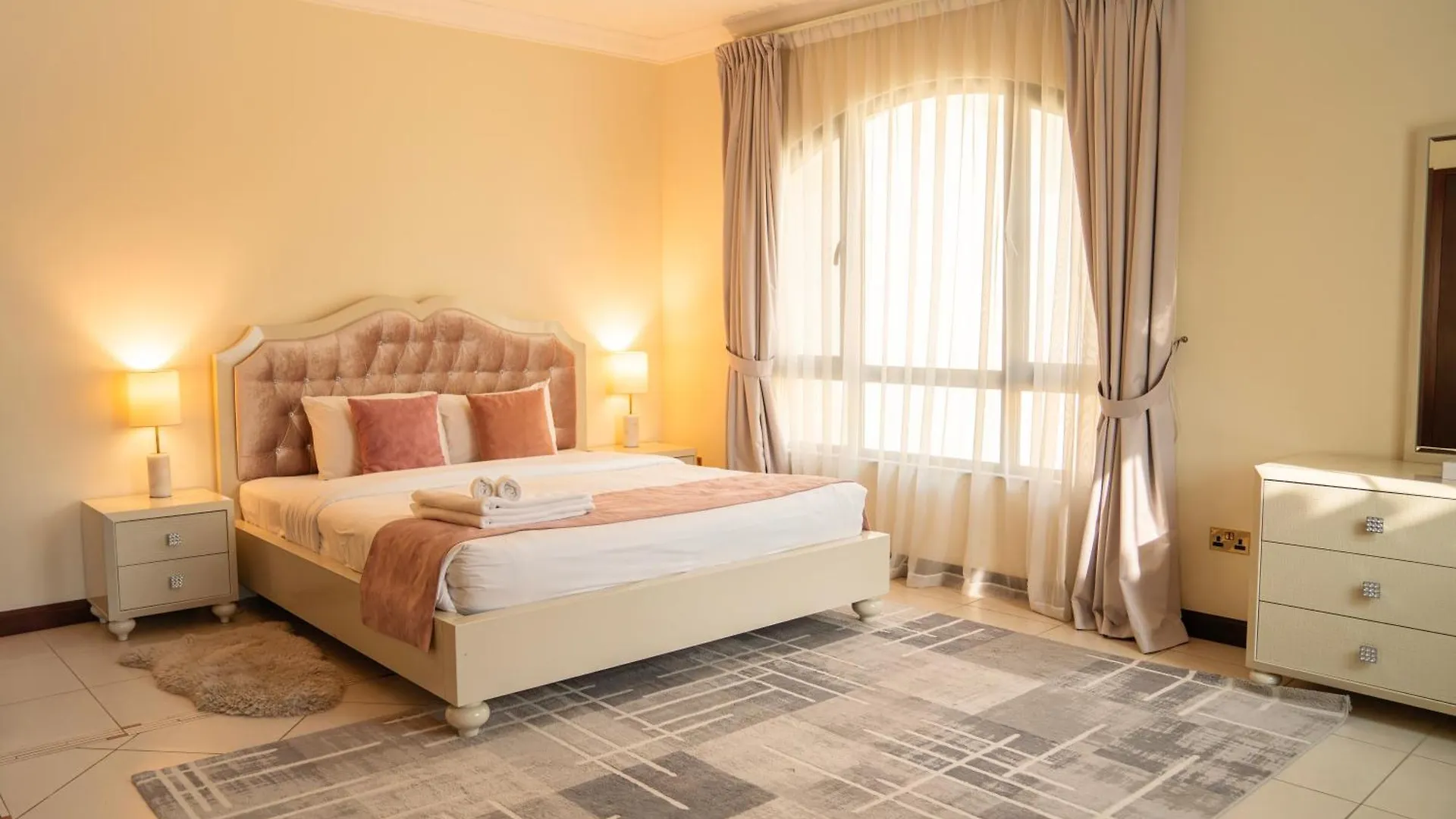 Luxe 4Br Villa On Palm Jumeirah With Beach Access Dubai