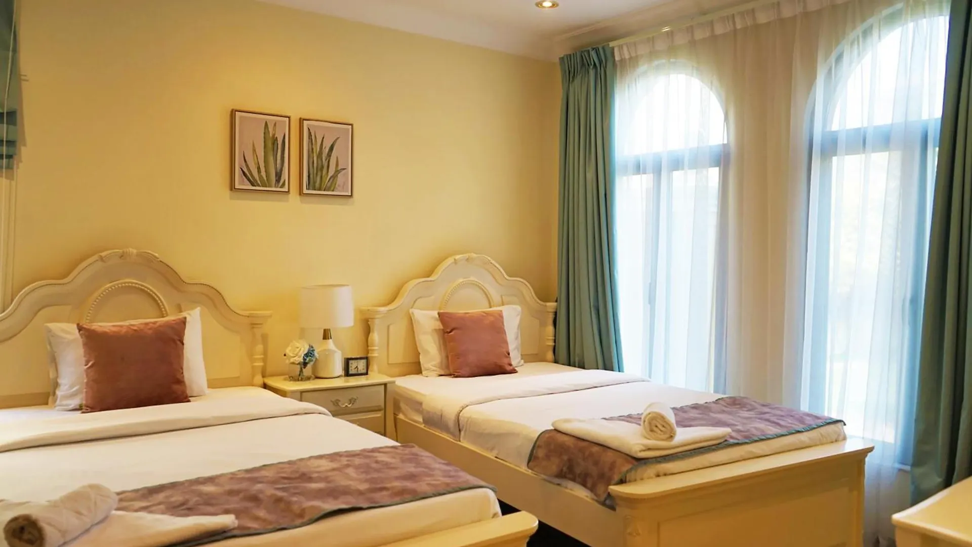 Luxe 4Br Villa On Palm Jumeirah With Beach Access Dubai 0*,  United Arab Emirates